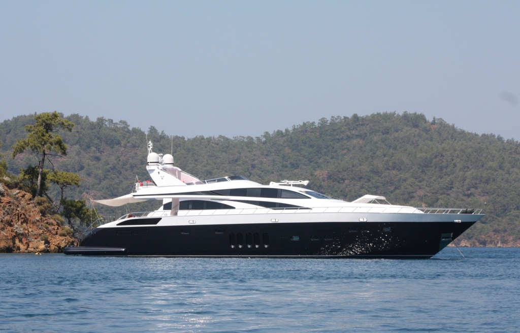leopard 32 yacht